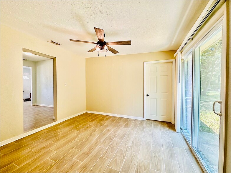 Living Room - 3106 Strawberry Ln