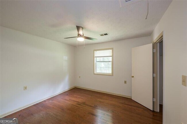 Building Photo - 503 Connally St SE