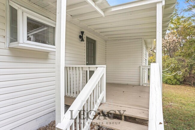 Building Photo - 100 Sadler Ct