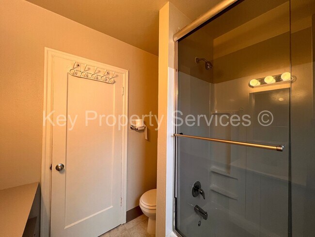 Building Photo - Charming Two Bedroom House near Downtown V...