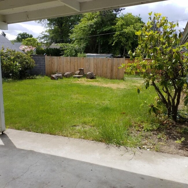 Building Photo - Pending Applications! Charming 3-Bedroom Home