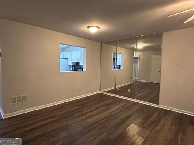 Building Photo - 3550 Main Station Dr SW