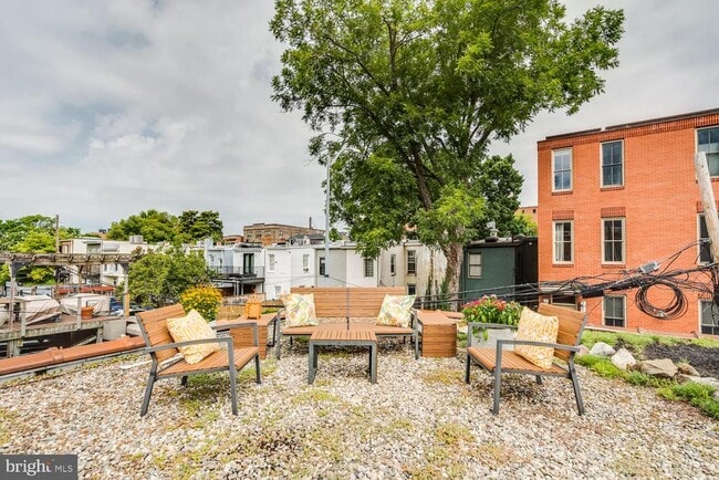 Building Photo - 1413 Swann St NW