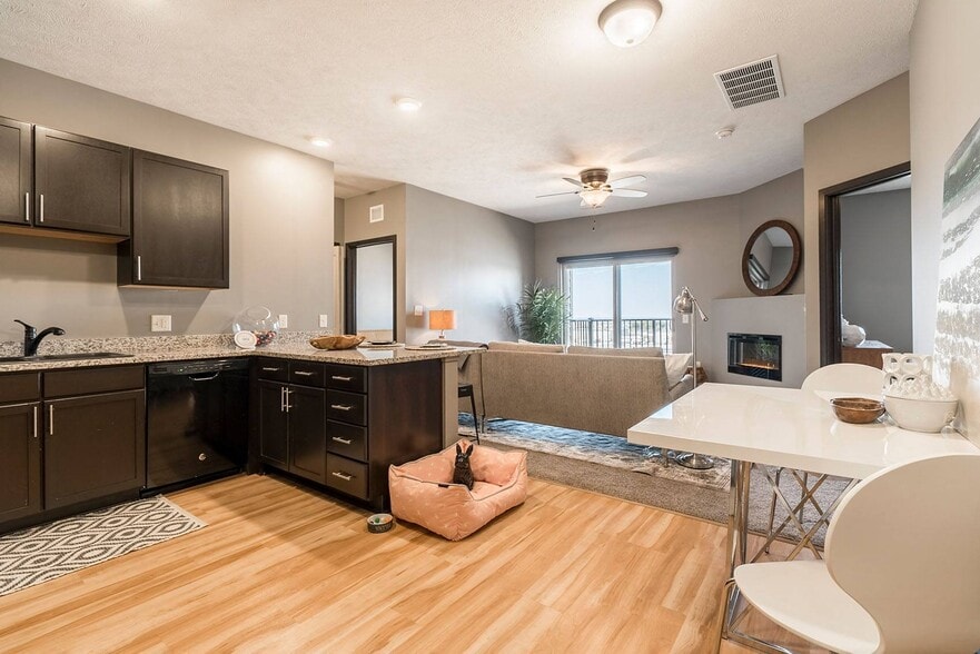 Building Photo - The Flats at 84