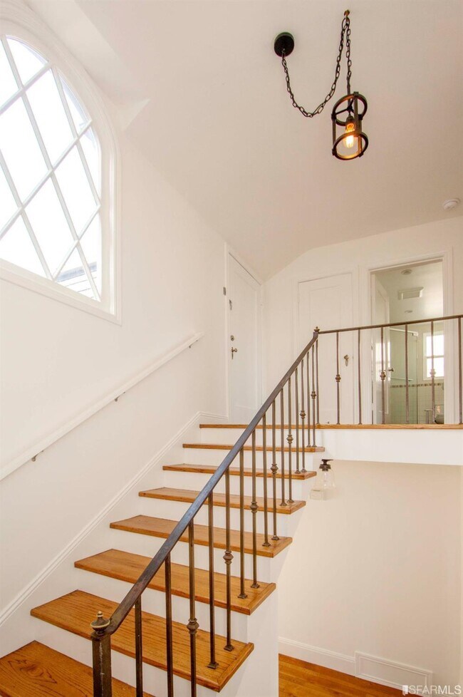Building Photo - 157 Villa Terrace
