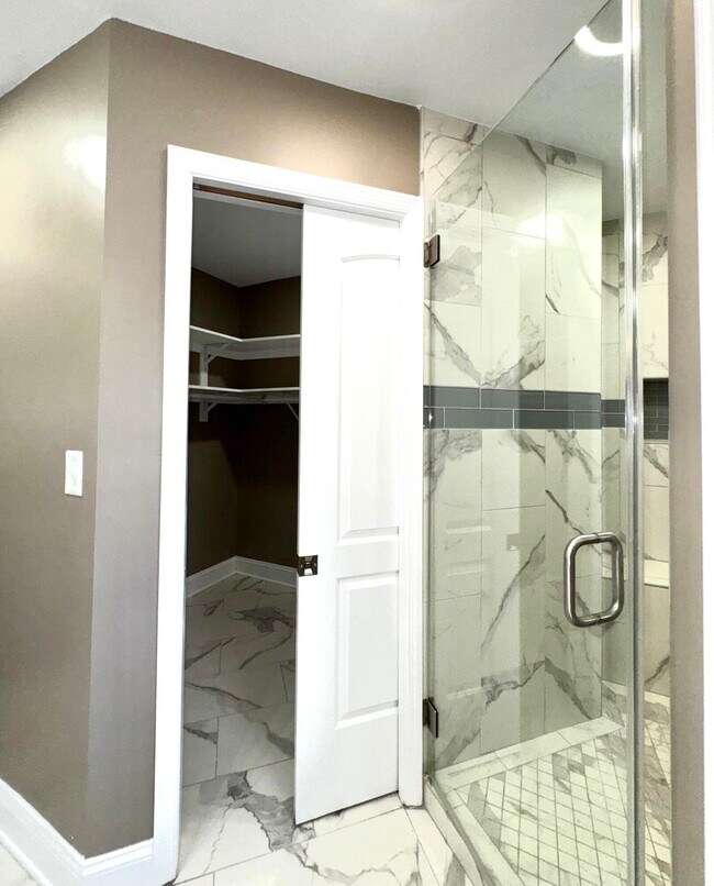 Building Photo - 564 Claymont Dr