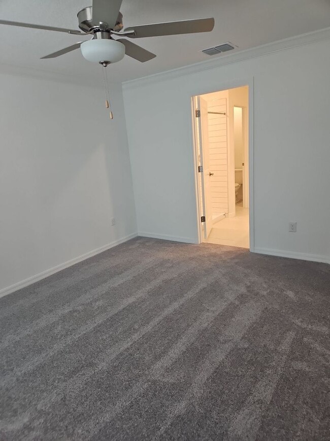 Building Photo - Dazzling 3-bedroom, 2.5-bathroom, 1 car ga...