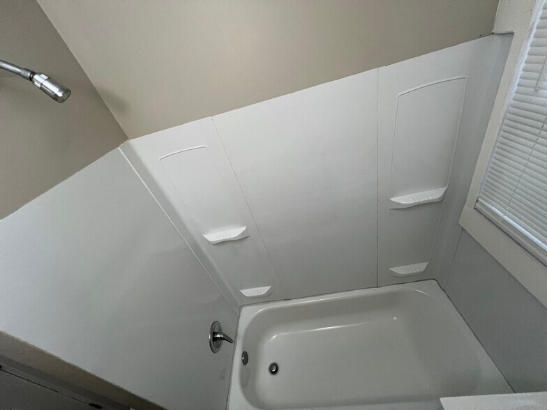 Building Photo - 1943 W Bethune St