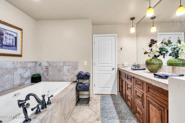 Building Photo - 8532 E San Bruno Dr