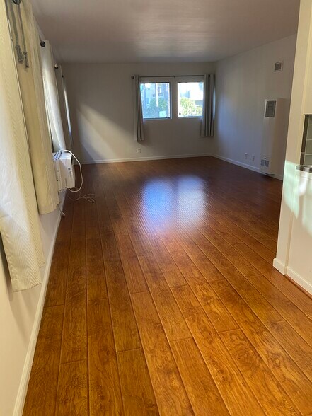 Building Photo - 7526 Fountain Ave