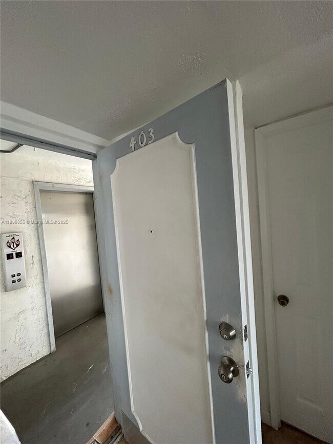 Building Photo - 7850 Byron Ave