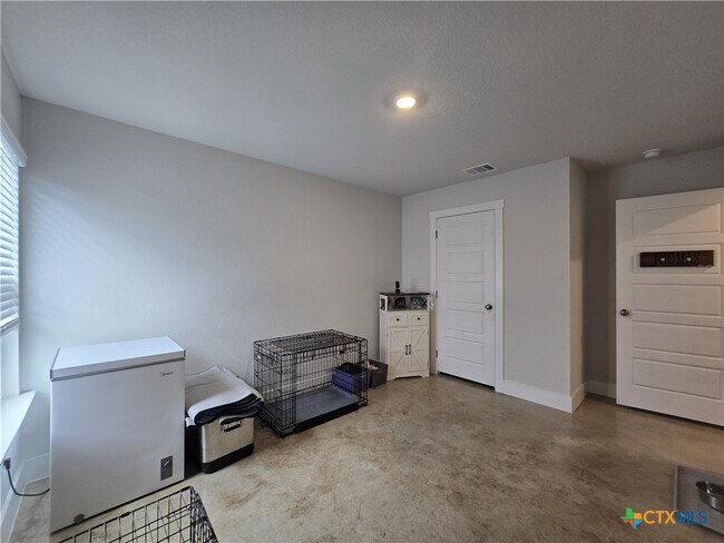 Building Photo - 1051 LEXINGTON Dr