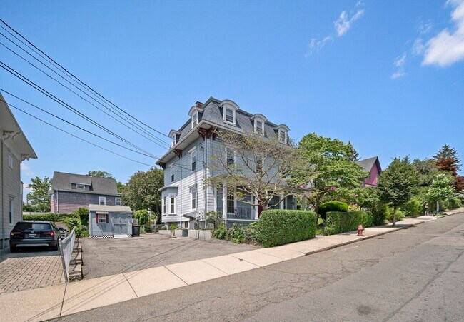 Building Photo - 38 Spring St