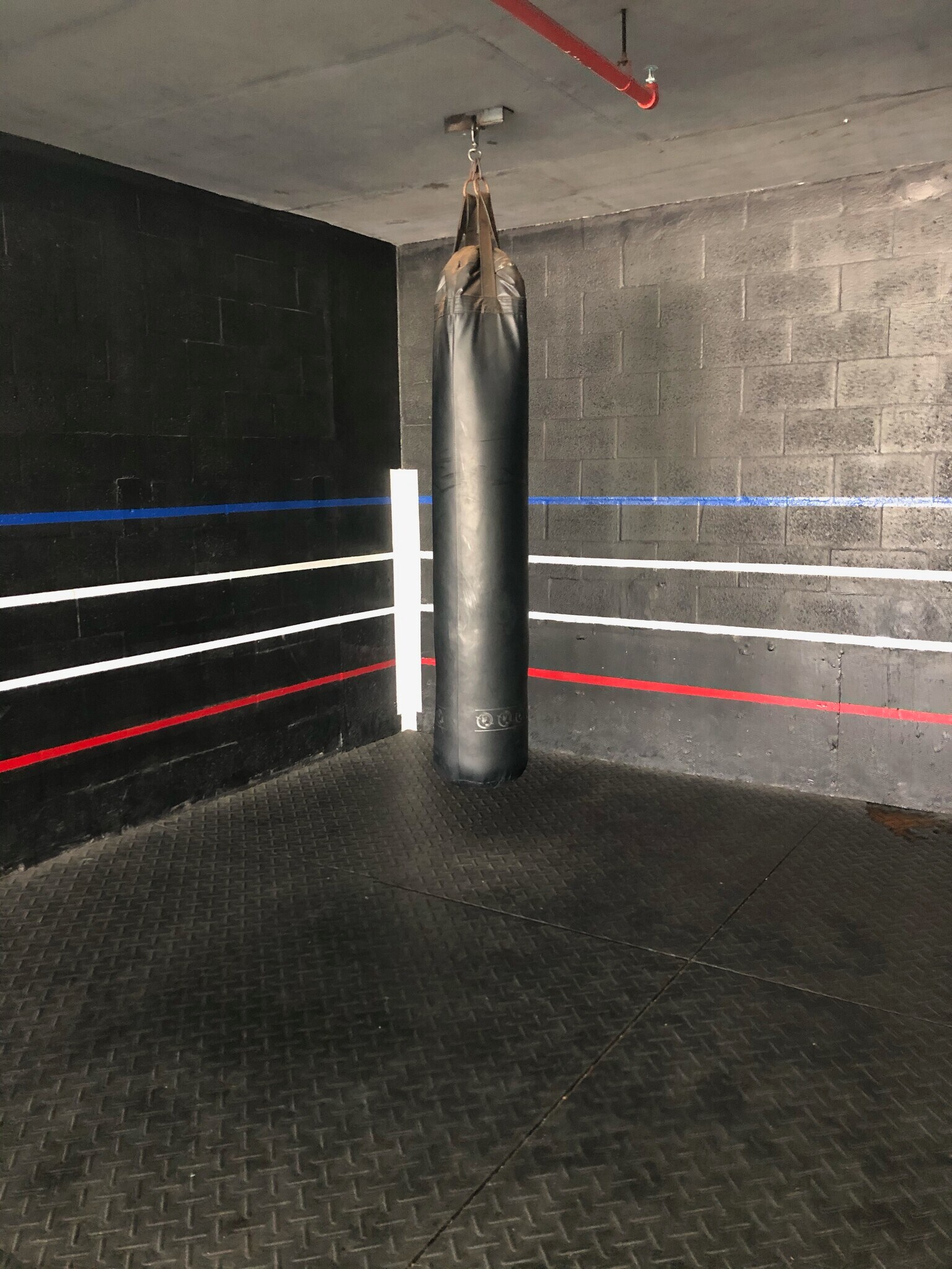 Building Photo - 690 SW 1st Ave