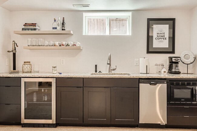 Building Photo - Available NOW! Fully Furnished 4 Bedroom 2 Bath Beautiful Home in Denver!