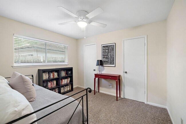 Building Photo - 9715 Lawngate Dr