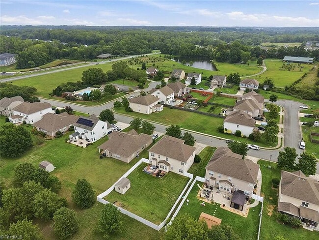 Building Photo - Lease OR Lease to Own