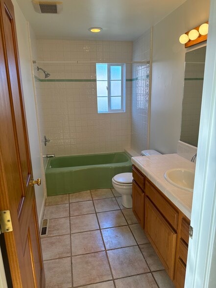 Downstairs bathroom - 746 Newton St