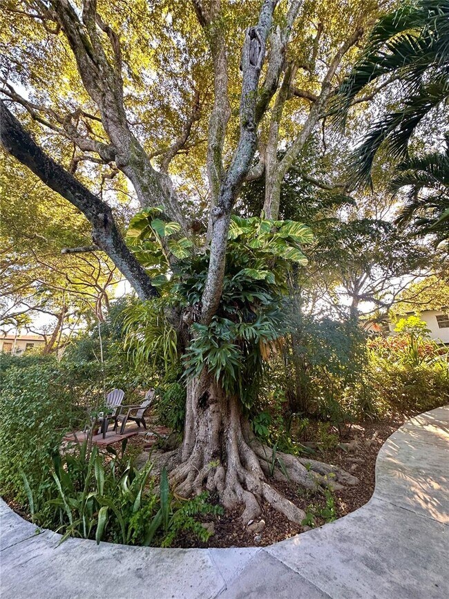 Building Photo - 7940 SW 55th Ave