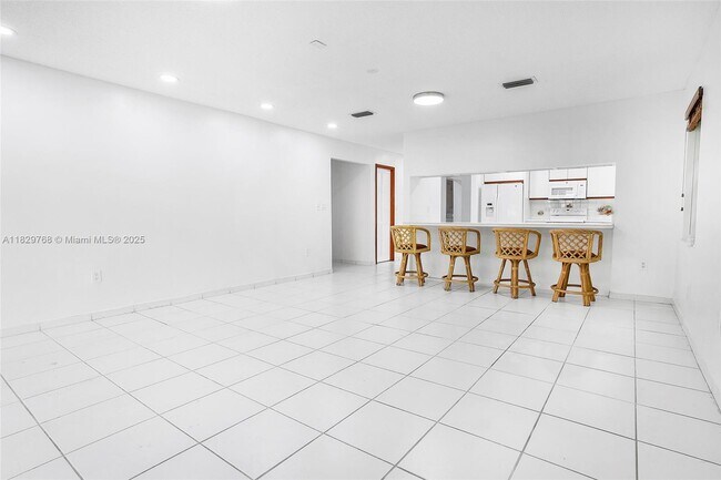 Building Photo - 443 SW 21st Rd