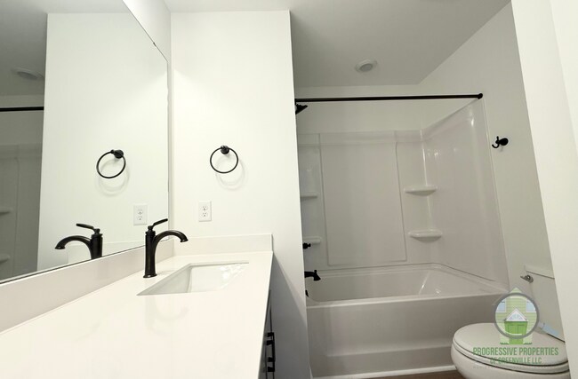 Building Photo - 525 Harebell Wy