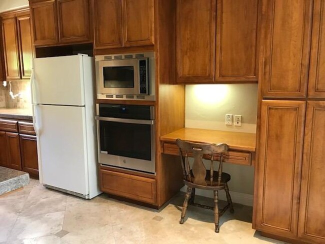 Building Photo - Charming Luxury Home Near Downtown Davis &...