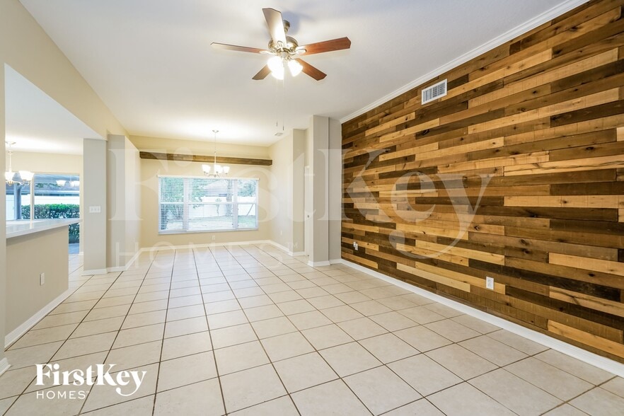 Building Photo - 28807 Skyglade Pl