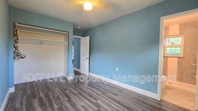 Building Photo - 240 W Mariana Ave