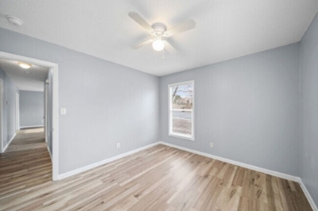 Building Photo - 3 Bedroom 1 Bath Home - Recently Refreshed