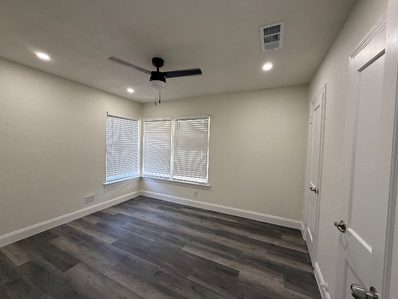 Building Photo - 116 W Park Row Dr