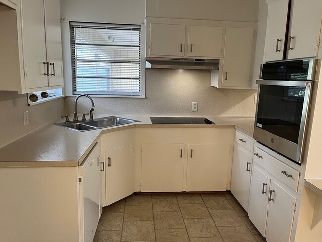 Building Photo - 3BR in Southern Hills