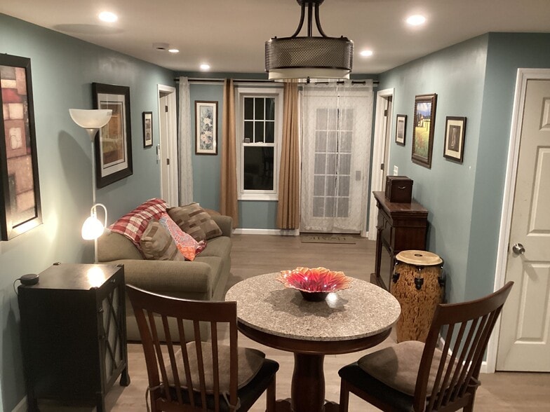 LL Living Room - 404 Bassetts Bridge Rd