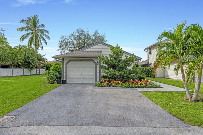 Building Photo - 2474 Bedford Mews Dr