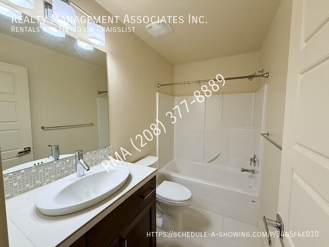 Building Photo - 2552 E Boise Ave