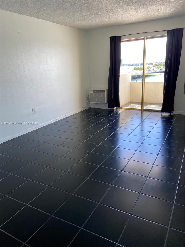 Building Photo - 7904 West Dr