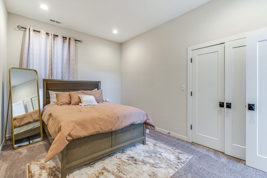 Building Photo - 5436 S Michigan Ave