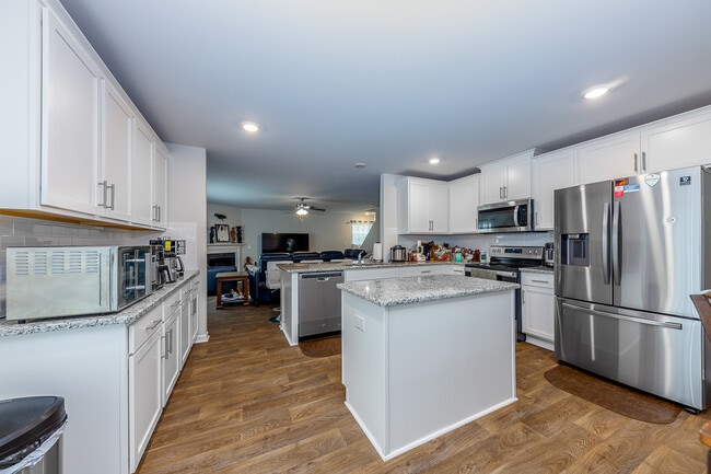 Building Photo - 410 Ginger Dr