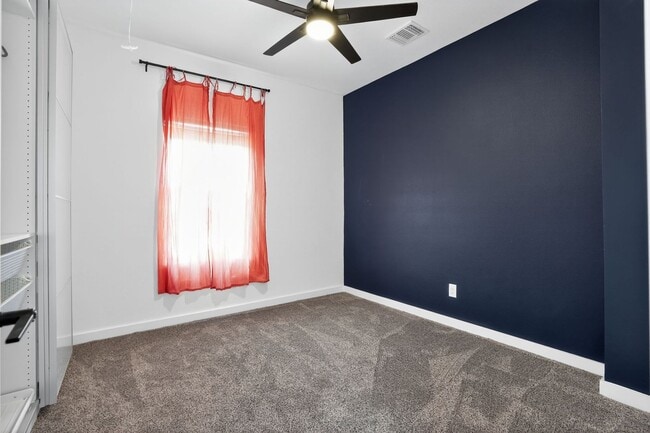 Building Photo - 4 Weeks Free!! Urban Modern Living Near Downtown San Antonio!