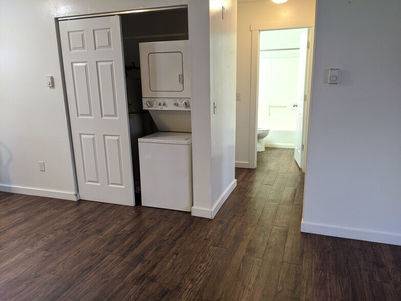 Washer-Dryer - 1227 Hilltop Dr