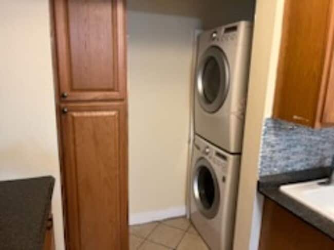 Building Photo - Condo wFREE HEAT in Belmont Cragin! In-uni...