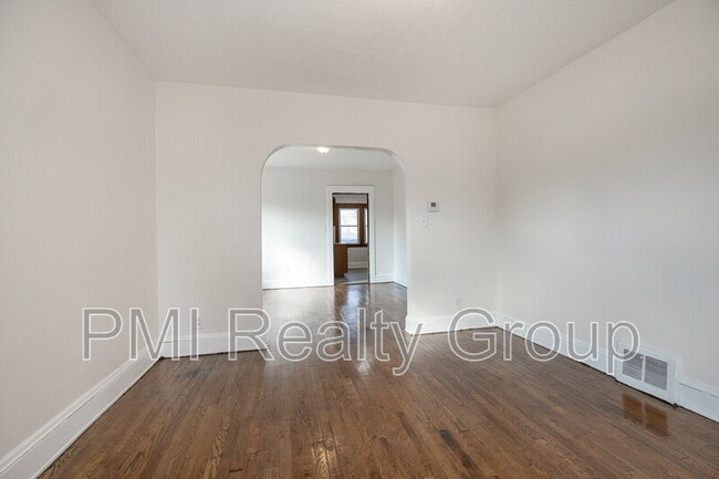 Building Photo - 2936 E 128th St