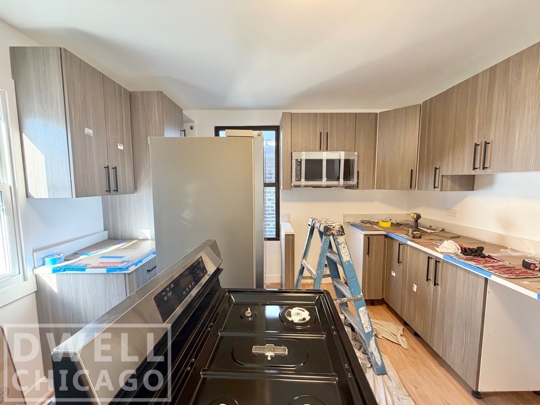 Building Photo - 916 N Noble St