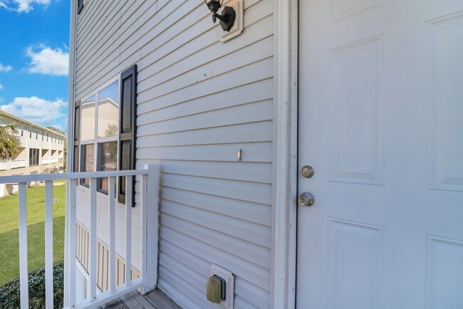 Building Photo - 324 Laurel Oak Ln