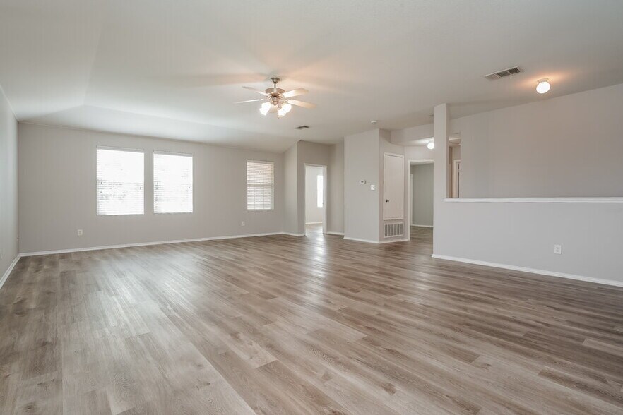 Building Photo - 1625 Grassy View Dr