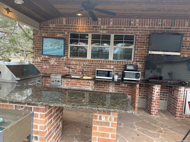 Building Photo - Spacious Fully Furnished Family Home with Heated Pool, Spa & Workshop in Arrowhead