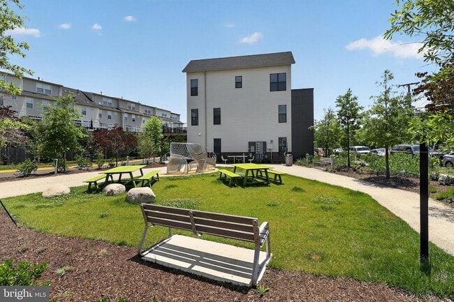 Building Photo - 5851 Columbia Pike