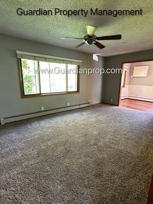 Building Photo - Orono Single Family Home, Large Garage, Sp...