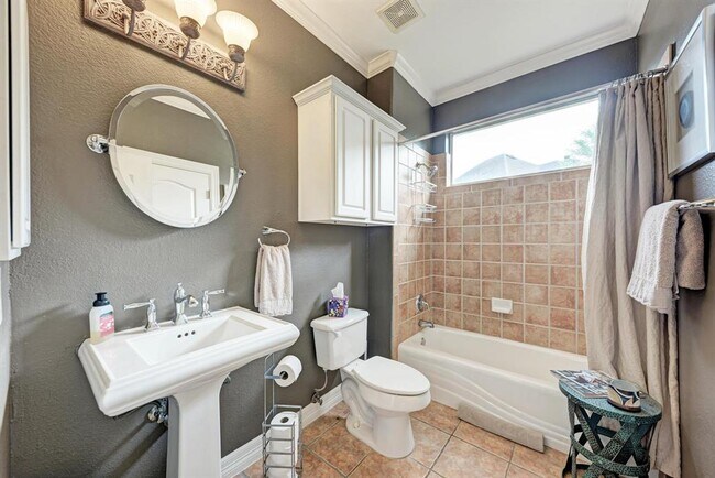 Building Photo - 545 Tom Sawyer Rd