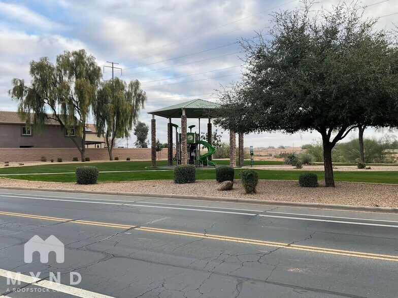 Building Photo - 41613 W Sunland Dr