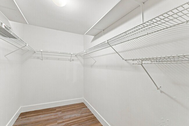 Building Photo - 3101 Oakland Shores Dr